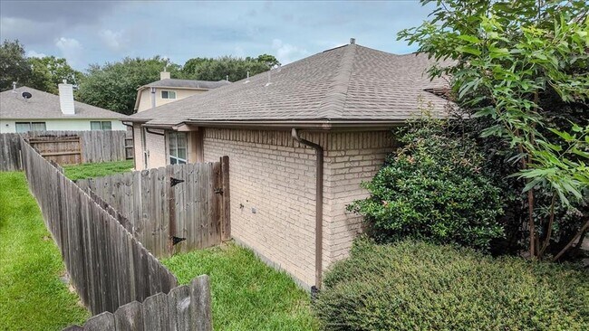 Foto del edificio - 5627 Postwood Green Ln