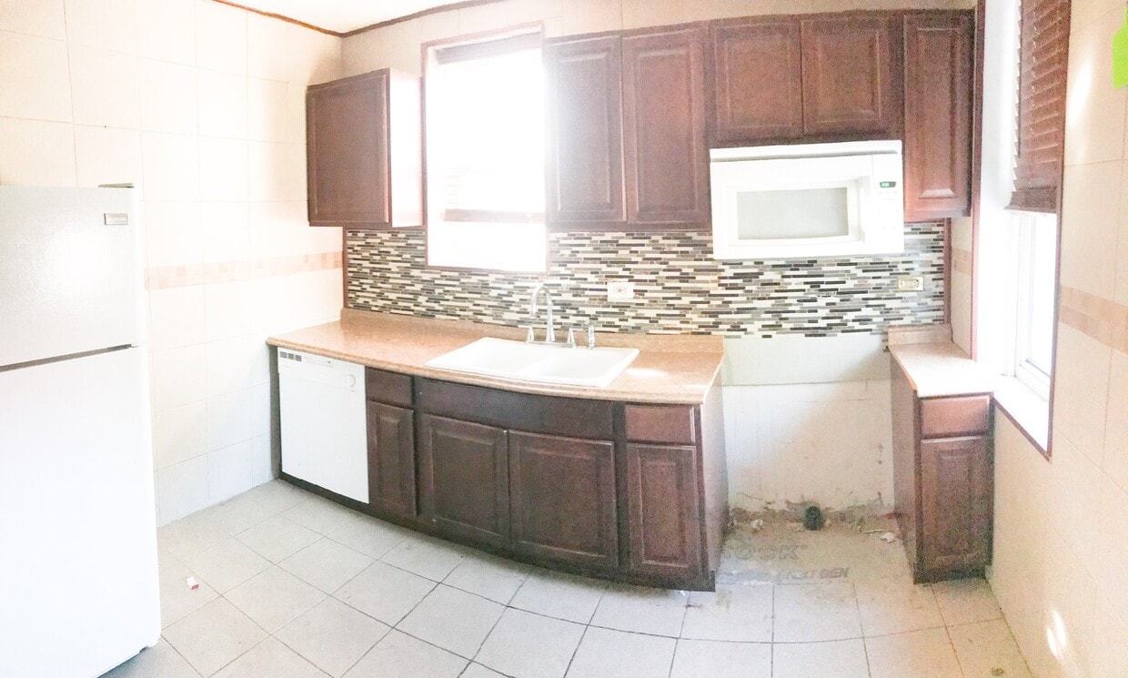 Primary Photo - Cozy 2 Bed/1 Bath Home!!