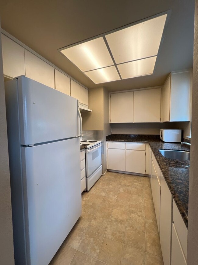 Foto del edificio - Ground floor Condo with sky views, Benicia