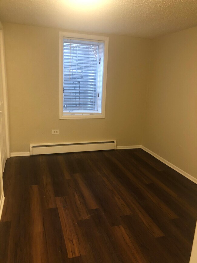 Foto del edificio - Remodeled 3 Bed Apartment Available NOW!!