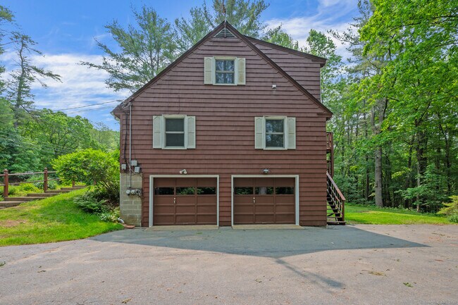 Foto del edificio - 108 Monson Rd