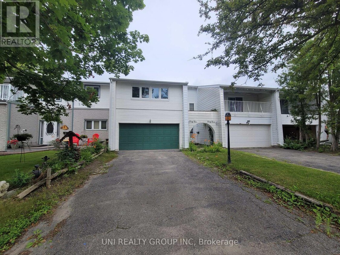 Primary Photo - 45 Grady Crescent