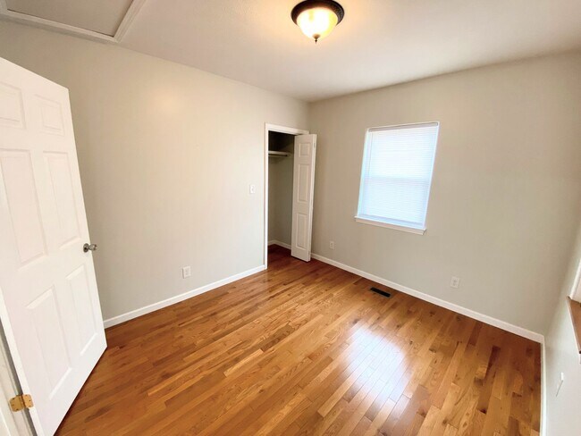 Building Photo - Updated Two Bedroom Home
