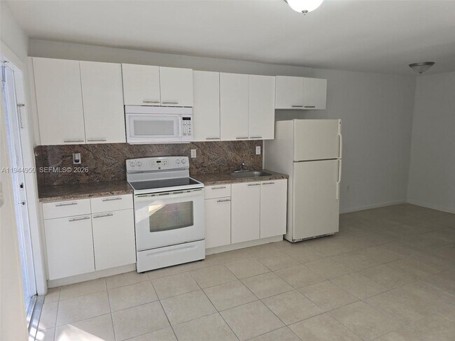 Foto del edificio - 2401 Van Buren St