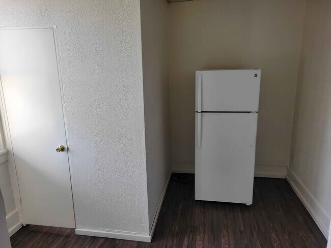 Building Photo - 534 3rd St