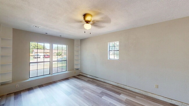 Building Photo - "Charming 3-Bedroom Retreat on Edgewater D...