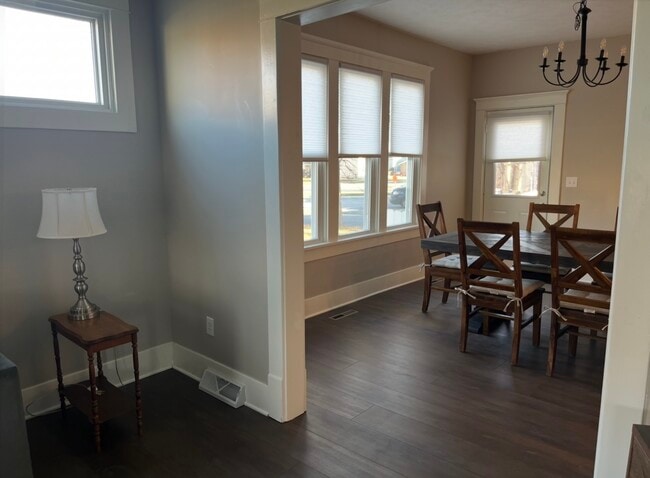 Building Photo - 512 Hancock St