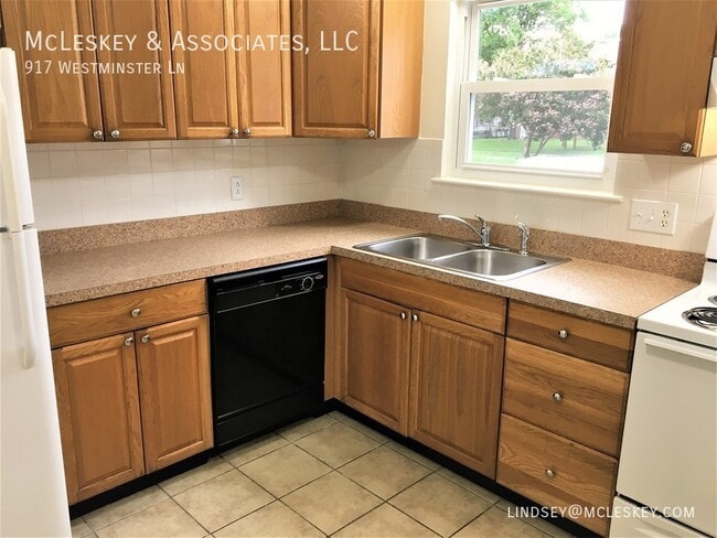 Building Photo - Washington Square Townhouses