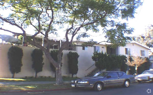 Building Photo - 501 Walnut Ave