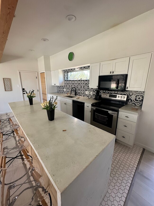 Building Photo - 2210 Santa Clara Dr