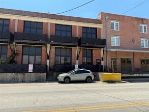 Building Photo - 915 N San Jacinto St