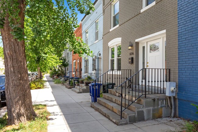 Building Photo - Available Now! 5 Minute Walk From Nats Park- 20 minute walk from Capitol Hill- 3 Bedroom 2.5 Bath...
