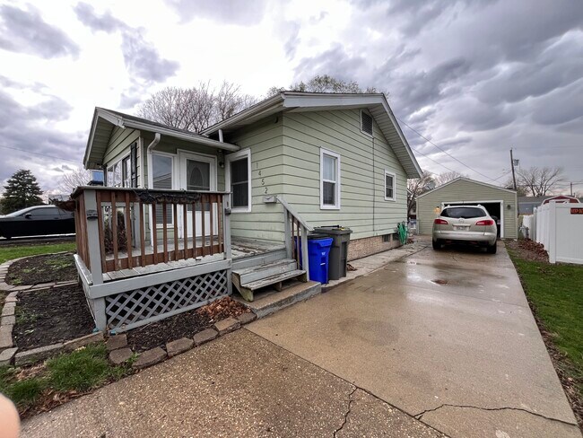 Building Photo - 1452 E Logan St