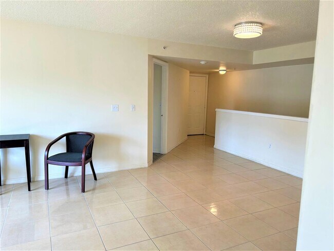 Foto del edificio - 1300 Crestwood Ct S