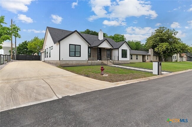 Foto del edificio - 2204 Magnolia Dr