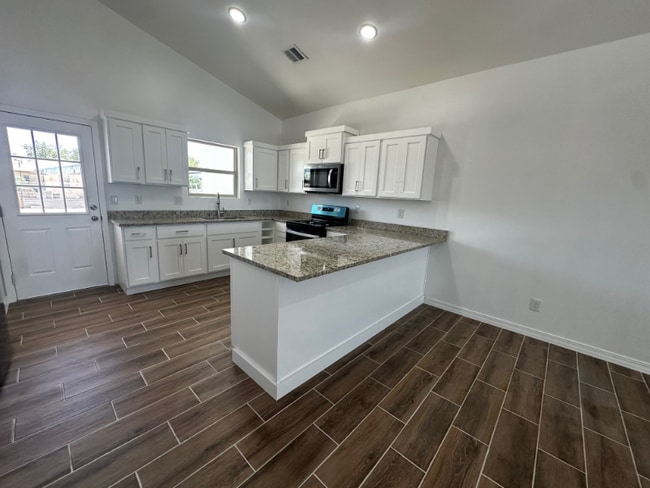 Building Photo - 612 Hesse Dr