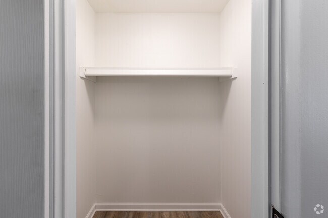 2BR, 1BA - 985SF - Walk-In Closet - The Park on 13 Apartments - Royal Oak, MI