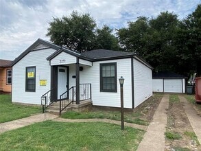 Building Photo - 2211 W Illinois Ave