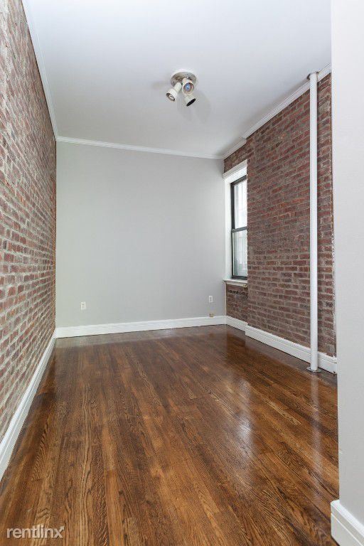 Building Photo - 336 E 13th St