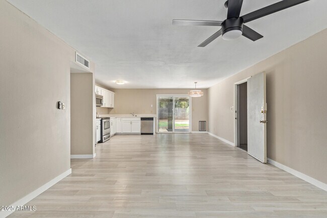 Foto del edificio - 3470 E Hearn Rd