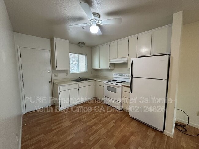 Foto del edificio - 8270 Lancaster Dr