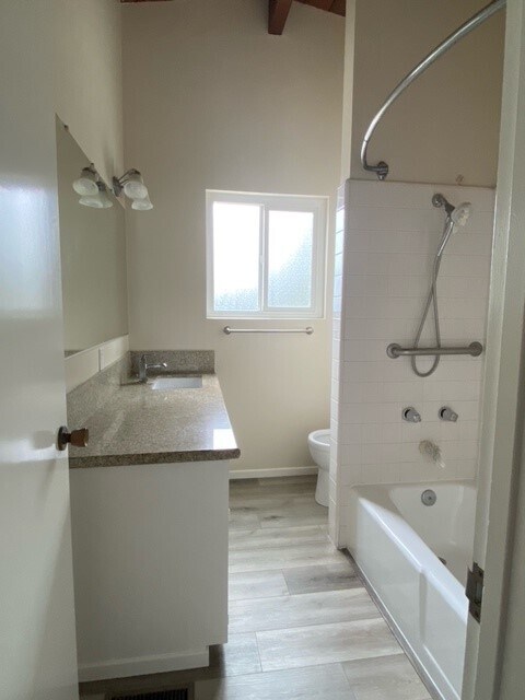 Bathroom - 942 E Ave