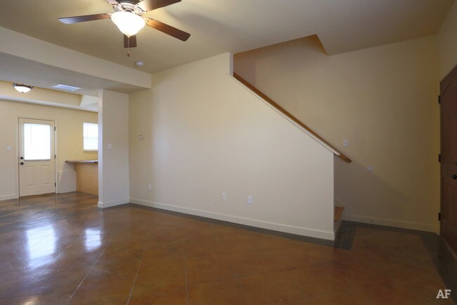 Building Photo - 3213-3215 Jenne Hill Dr