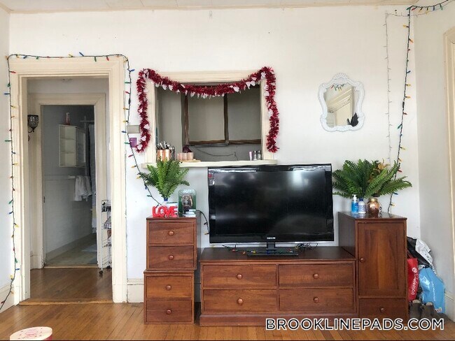 Building Photo - 100 St Mary's St