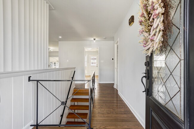 Foto del edificio - 1446 Roxanna Rd NW