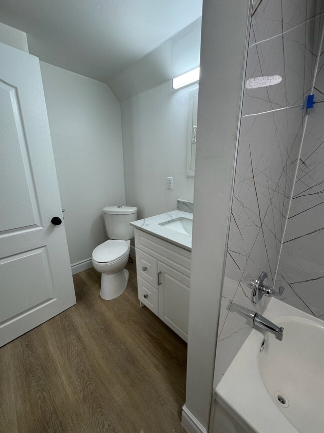 Photo du bâtiment - 165 College Ave N