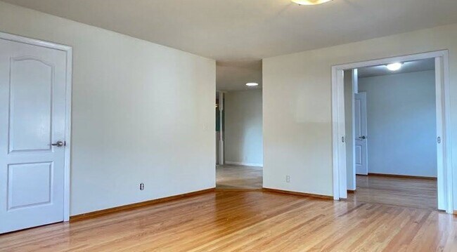 Building Photo - 1591 Heron Ave