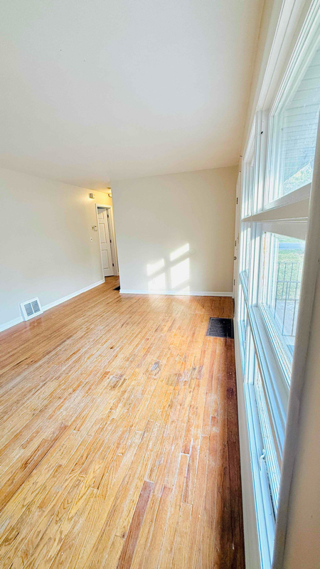 Foto del edificio - 3350 E 55th St
