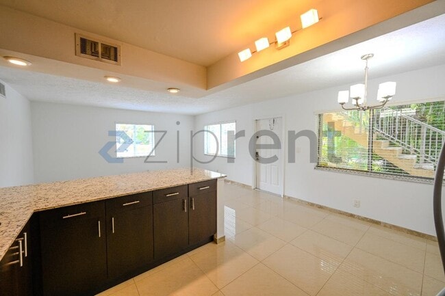 Building Photo - Unit Unit 6/Bamboo Villas