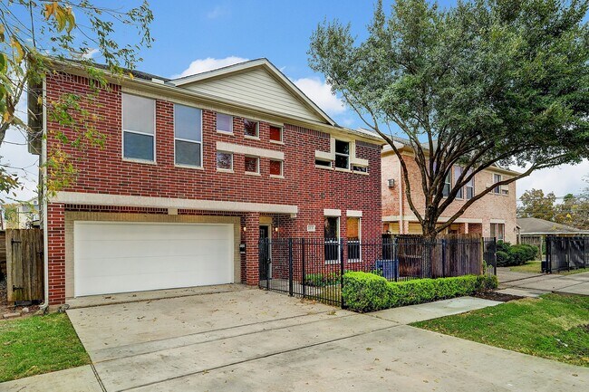 Photo - 2211 Roy St (Houston, TX) House