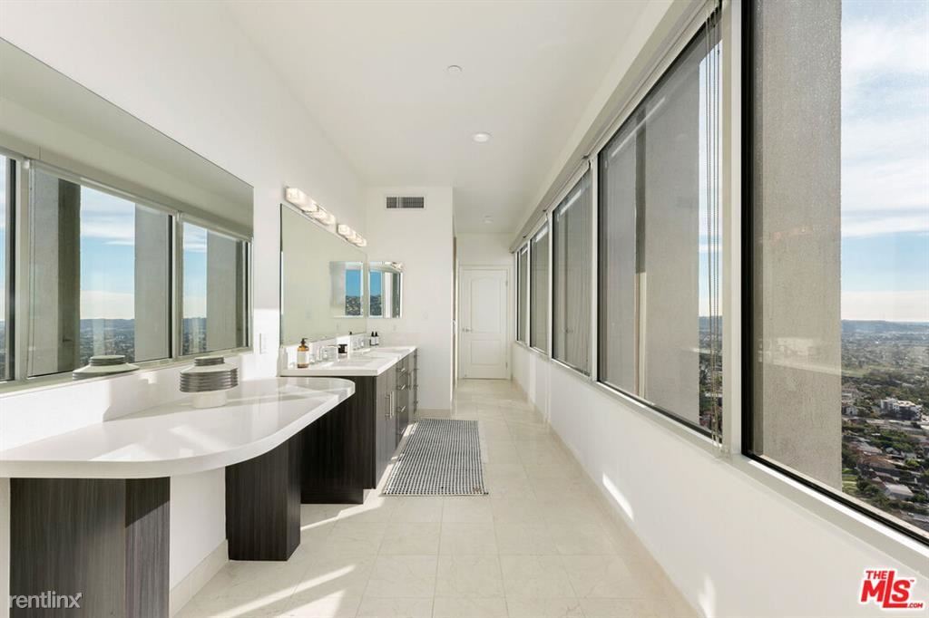 Primary Photo - 2 br, 2 bath House - 5670 Wilshire Blvd # PH2