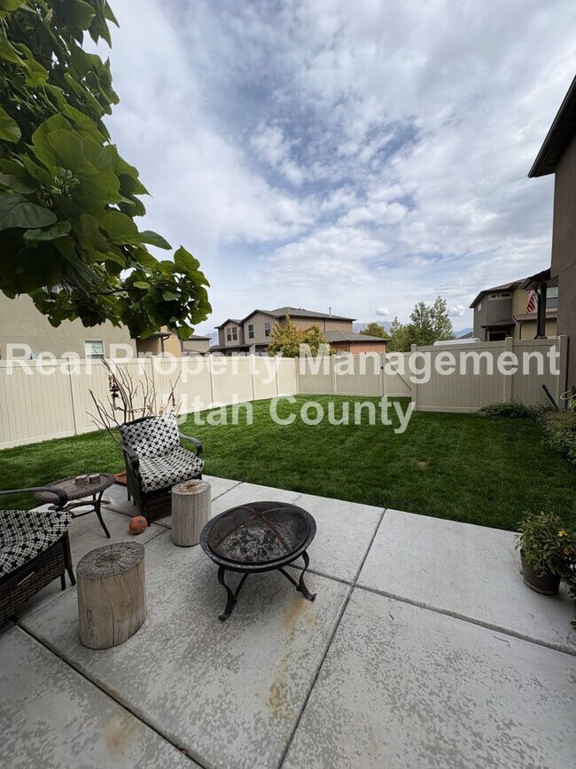 Foto del edificio - Beautiful home next to walking trails in S...
