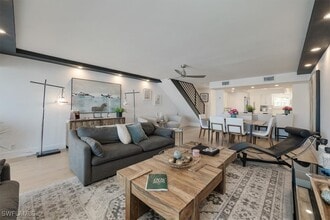 Building Photo - 800 River Point Dr