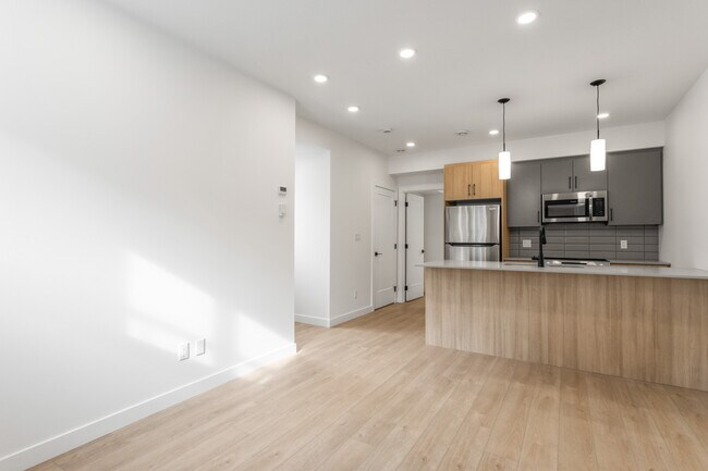 Building Photo - 9801-9153 153 St NW