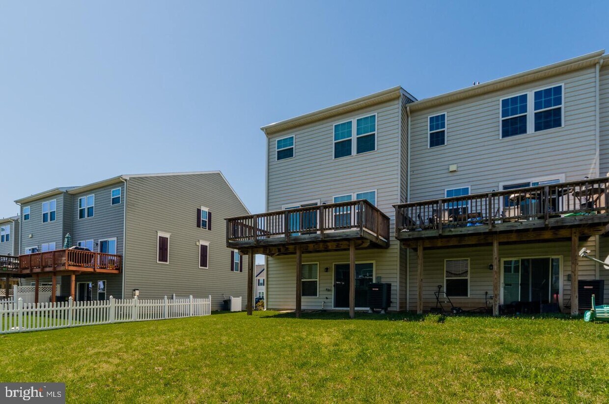 42 Norwood Dr, FALLING WATERS, WV 25419 Townhouse for Rent in FALLING