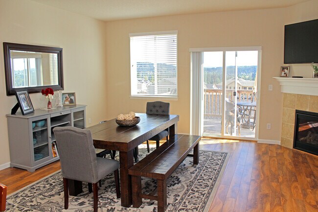 Foto del edificio - 3 Bedroom Luxury Townhouse in Beautiful Ha...