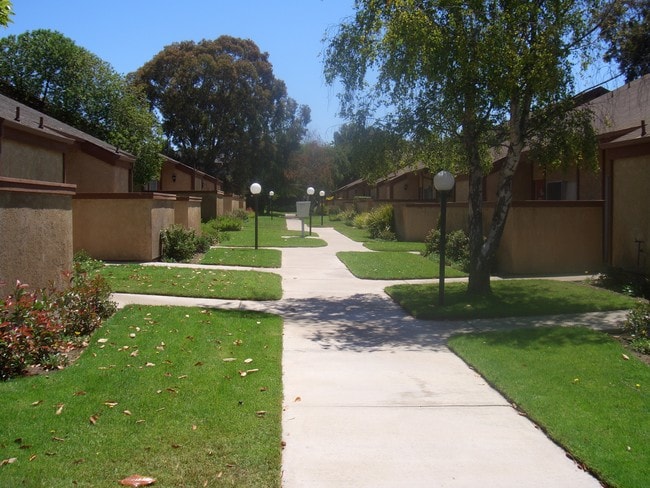 Building Photo - Park Elm Townhomes