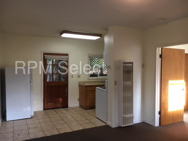 Building Photo - 1450 Rosewood Ln