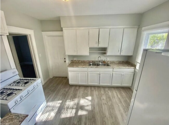 Foto del edificio - 2231 W 105th St