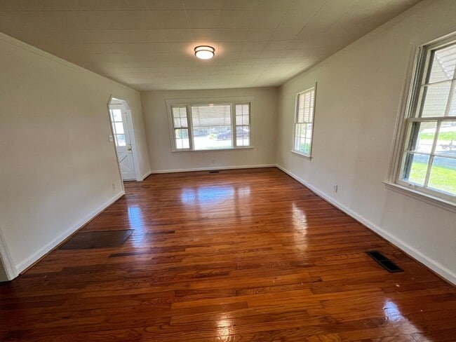 Building Photo - 1407 S Moore Rd