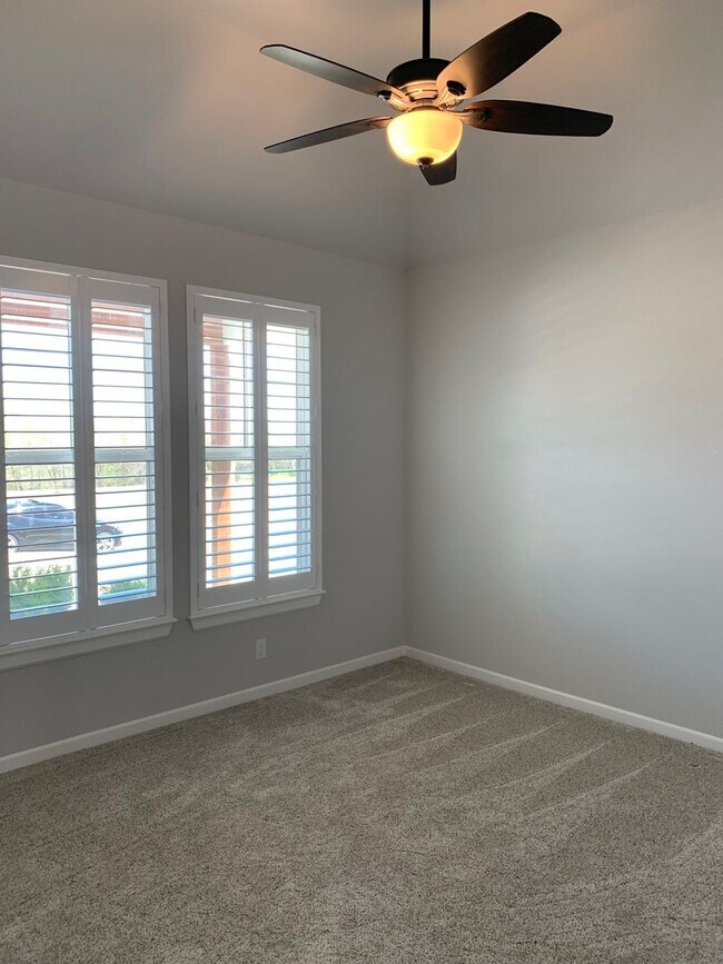 Building Photo - Beautiful home tucked in the rolling woode...