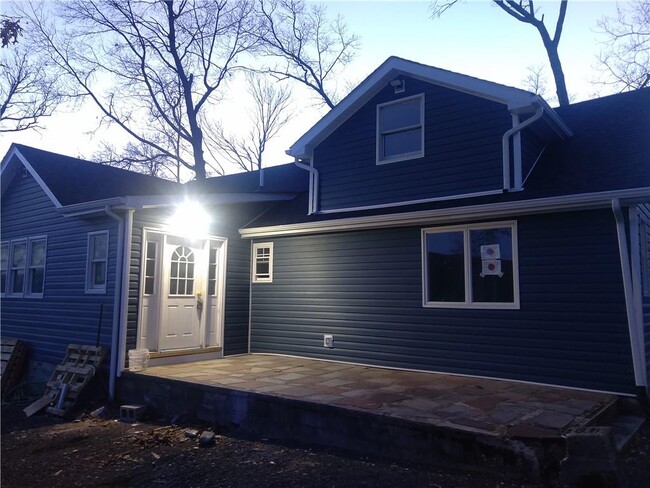Building Photo - 7 Hemlock St