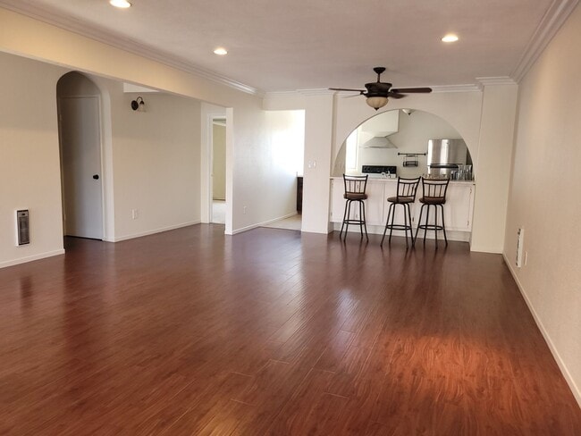 Building Photo - Beautiful Second Floor Condo in Great Area!