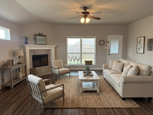 Building Photo - 4302 Molly Dyer Dr