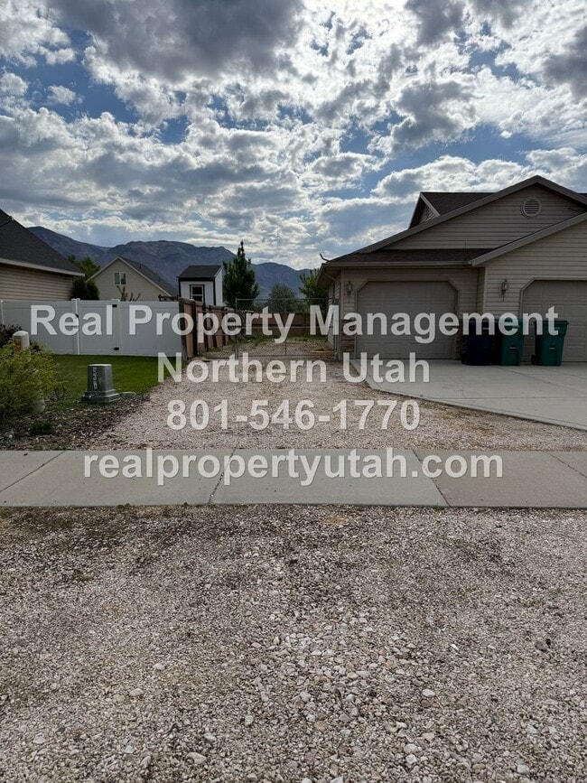 Building Photo - 3 Bedroom 2 Bath Home Now Available!