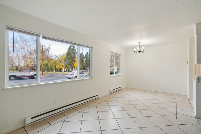 Building Photo - Newly Updated - Spacious Three Bedroom Condo